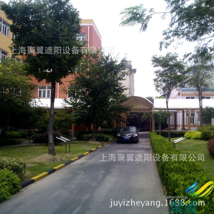 學校走廊雨棚-美化環(huán)境的木柱膜結(jié)構(gòu)走廊雨棚-遮陽防雨走廊