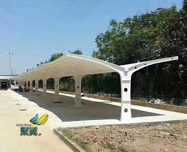 膜結(jié)構(gòu)車(chē)棚遮陽(yáng)防紫外線(xiàn)|膜結(jié)構(gòu)車(chē)棚建筑特點(diǎn)